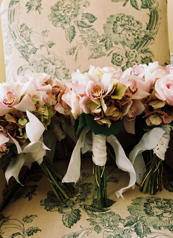 light pink wedding bouquets photo by Yvette Roman Photography